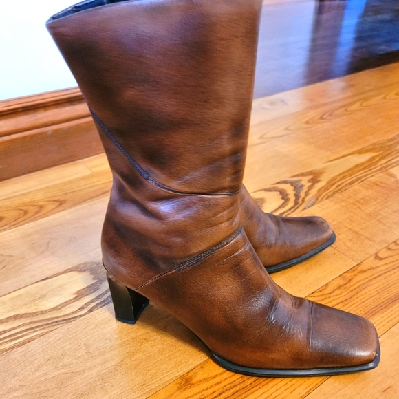Lined leather boots - Picture 2 of 3